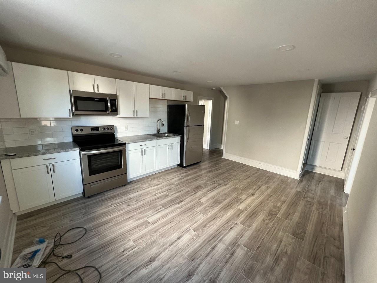 605 E Broad St #B - Photo 4 of 14