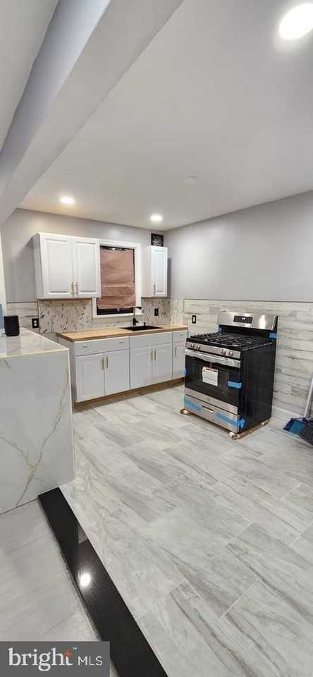 500 E 22nd St #B - Photo 5 of 10