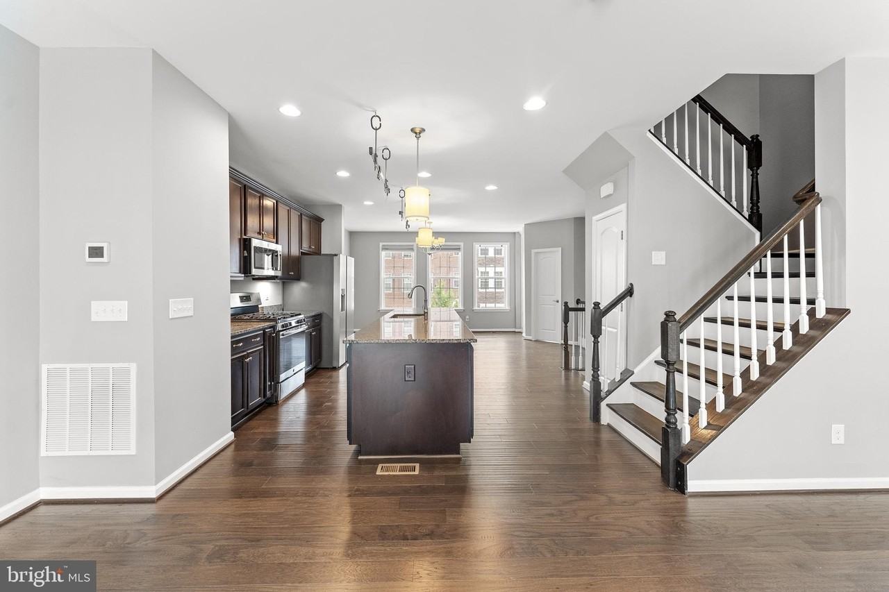 1105 Nolan St - Photo 6 of 38