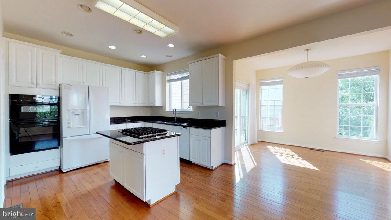 12943 Wood Crescent Cir - Photo 3 of 26