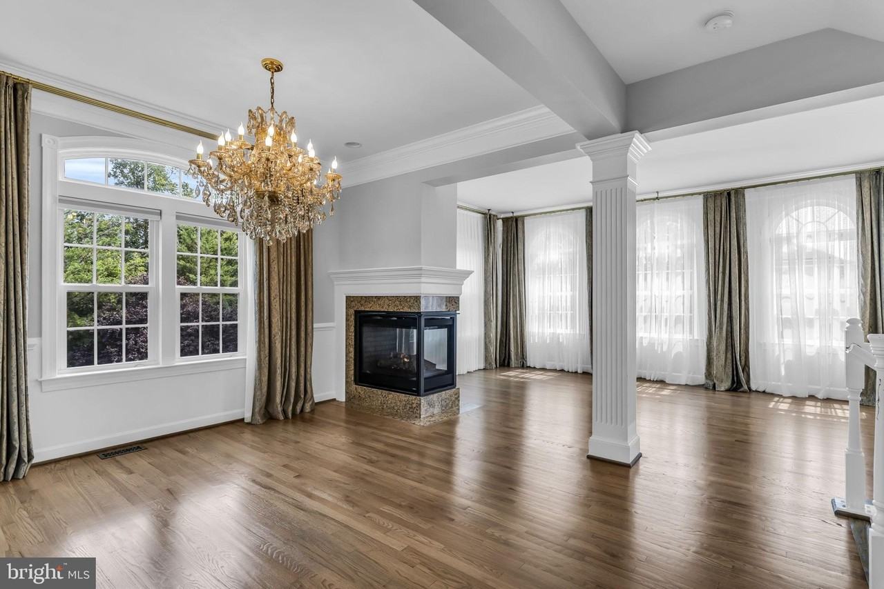 25241 Beach Pl - Photo 2 of 47