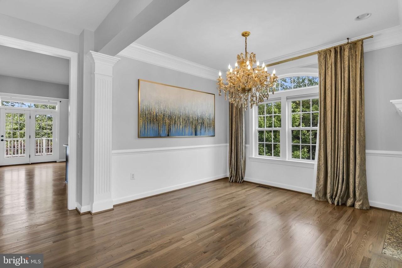 25241 Beach Pl - Photo 6 of 47