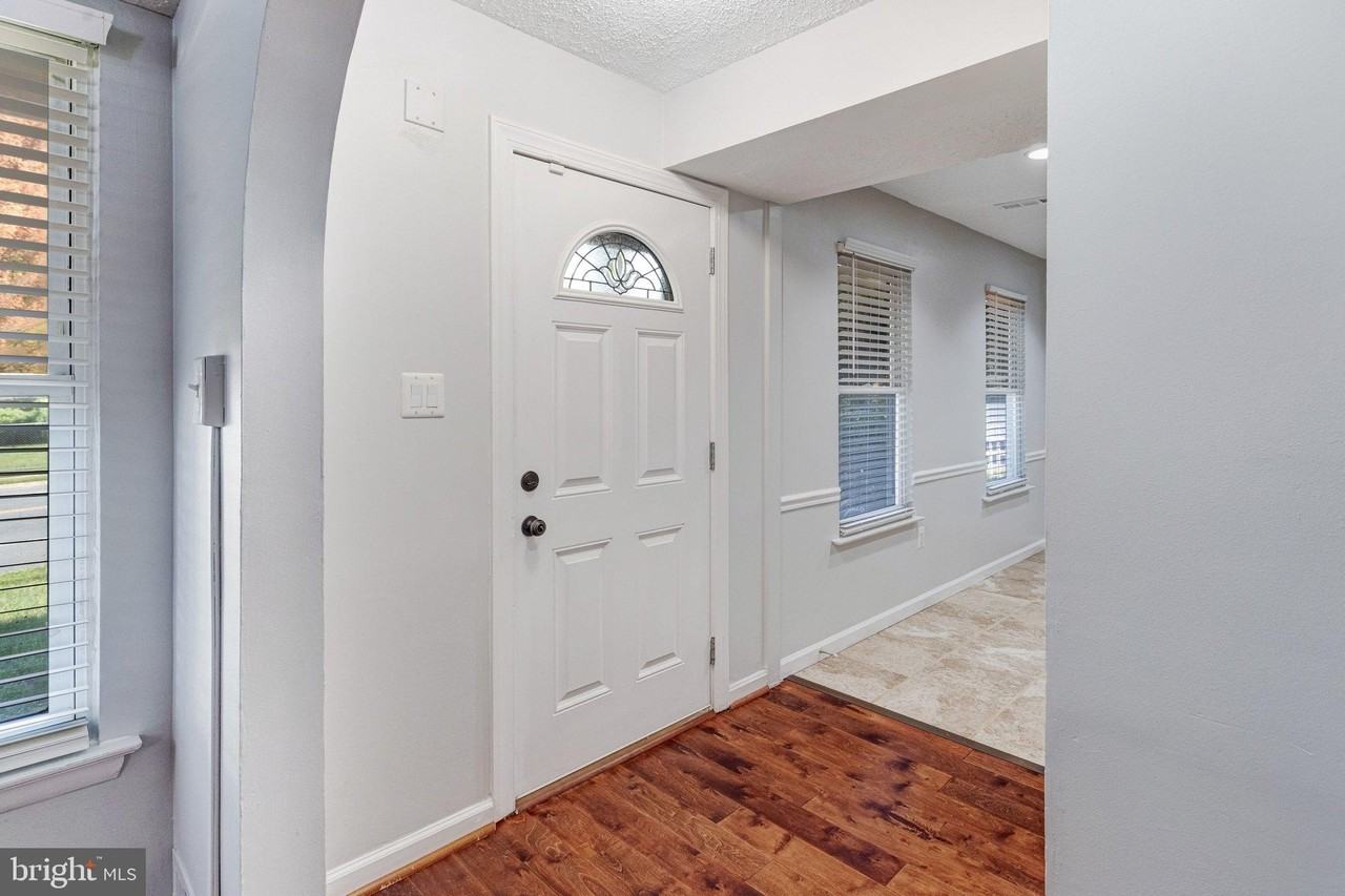 14460 Silverdale Dr - Photo 3 of 37