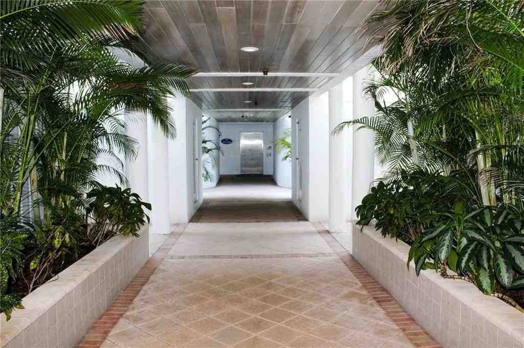 1616 Ocean Dr ##104 - Photo 4 of 31