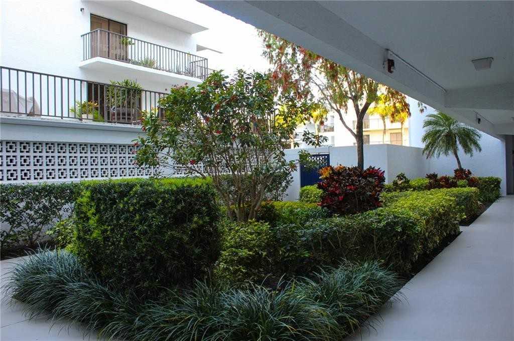 1616 Ocean Dr ##104 - Photo 5 of 31