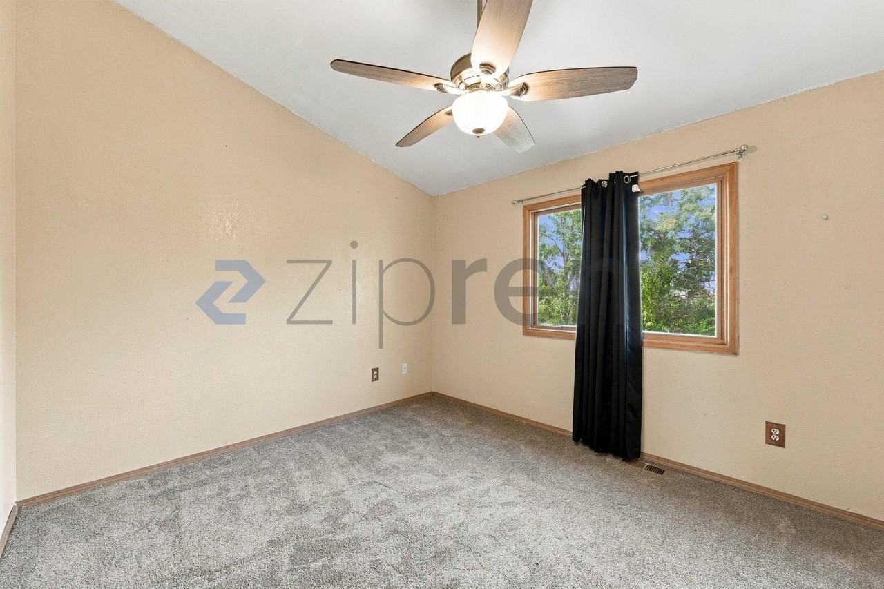 1347 Firefly Cir - Photo 2 of 20