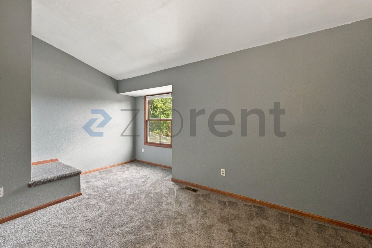 1347 Firefly Cir - Photo 5 of 20