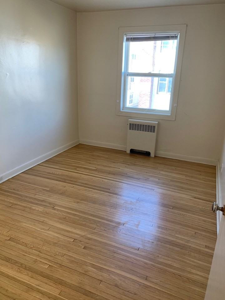 210 Jamison Avenue - Photo 4 of 7