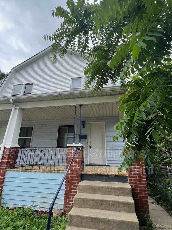 121 N Oakley Ave - Photo 2 of 12