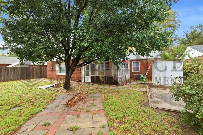 1321 E Donnell St - Photo 5 of 35