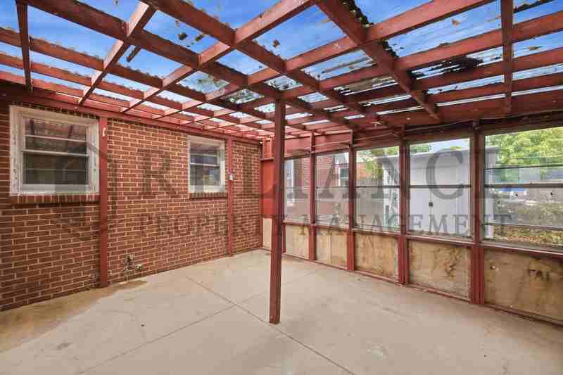 1321 E Donnell St - Photo 7 of 35