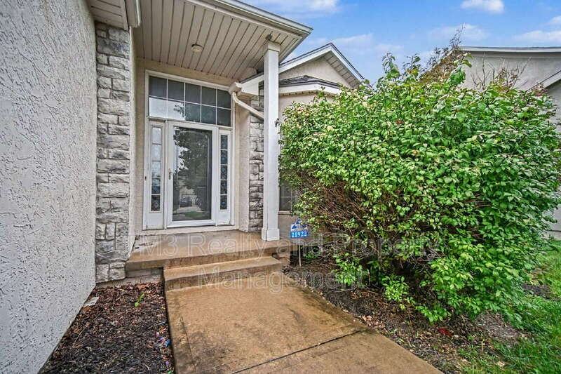 21922 W 121st Ter - Photo 4 of 27