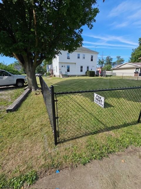 527 1st Ave E_527 - Photo 2 of 17
