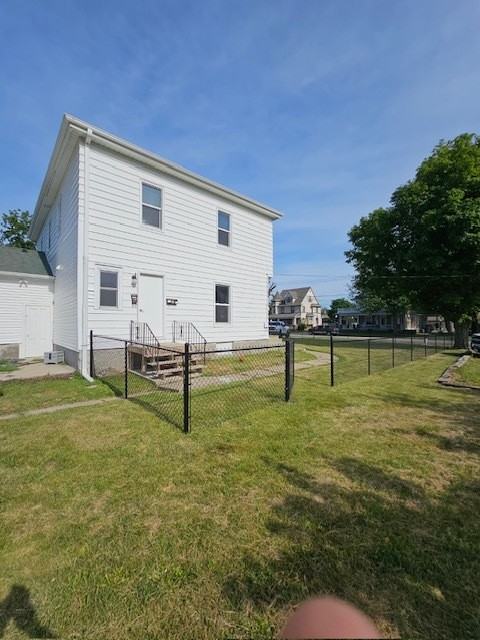 527 1st Ave E_527 - Photo 3 of 17