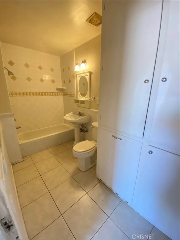 43360 7th Street East - Photo 4 of 24