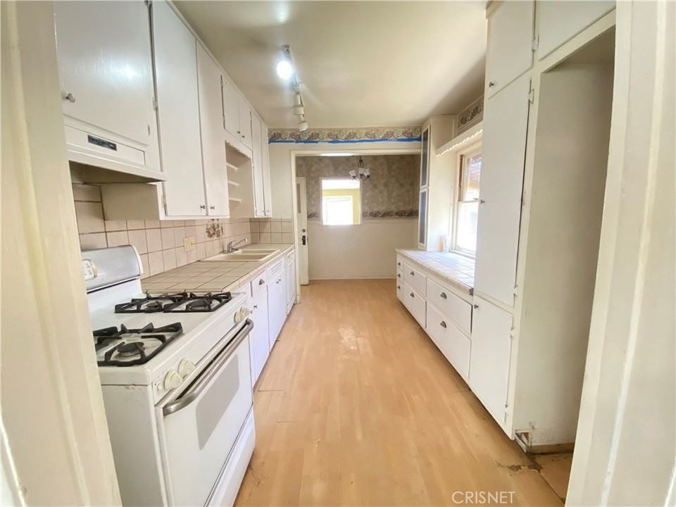 43360 7th Street East - Photo 7 of 24