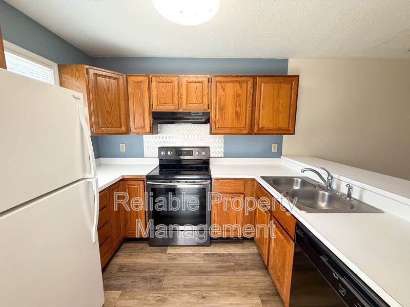 323 Moore St #F - Photo 2 of 8