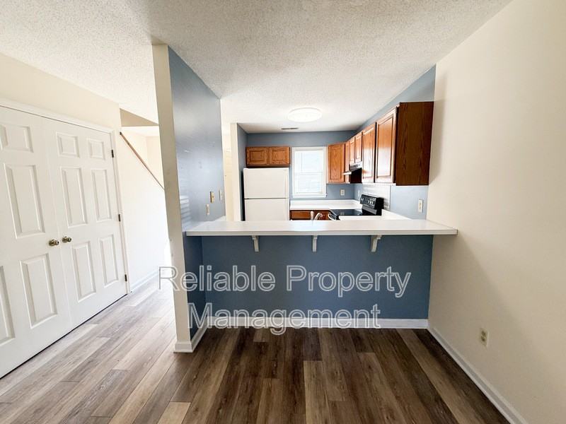 323 Moore St #F - Photo 3 of 8