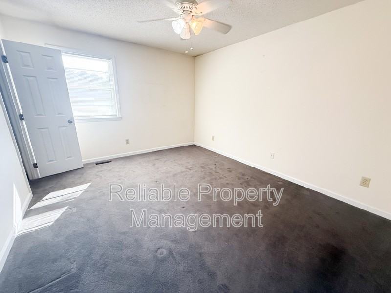 323 Moore St #F - Photo 5 of 8
