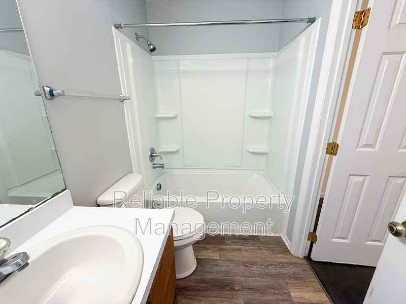 323 Moore St #F - Photo 6 of 8