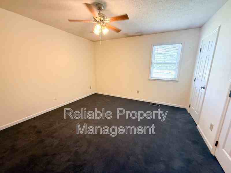 323 Moore St #F - Photo 7 of 8