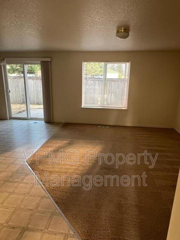 6402 Ne 139th Ct - Photo 3 of 14