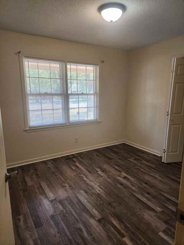 807 S Taylor St - Photo 4 of 9