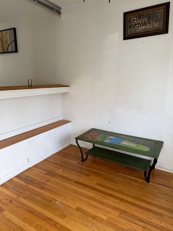 958 Ontario Ave - Photo 3 of 7