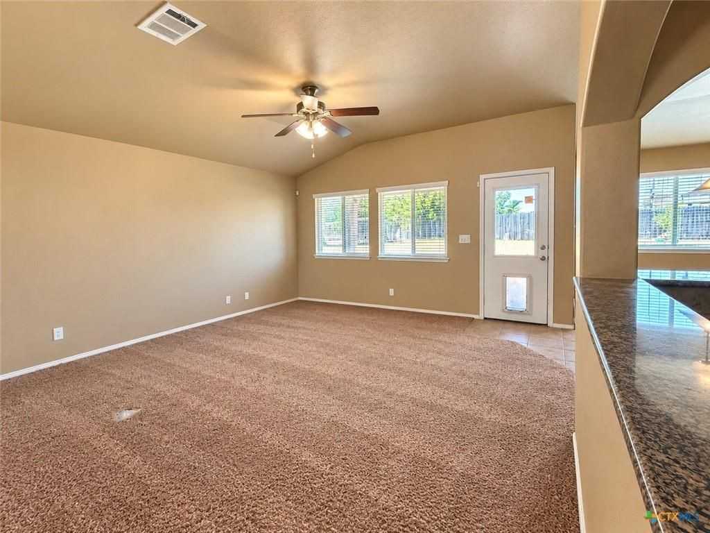 9402 Cricket Dr - Photo 5 of 17