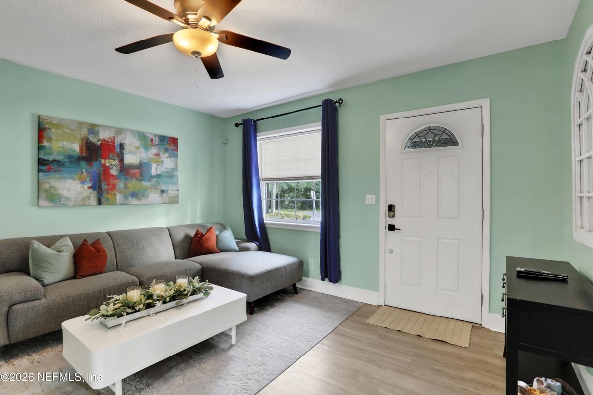 2870 Ernest St - Photo 5 of 21