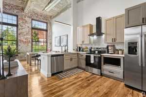 featured image of 502 W Broadway St