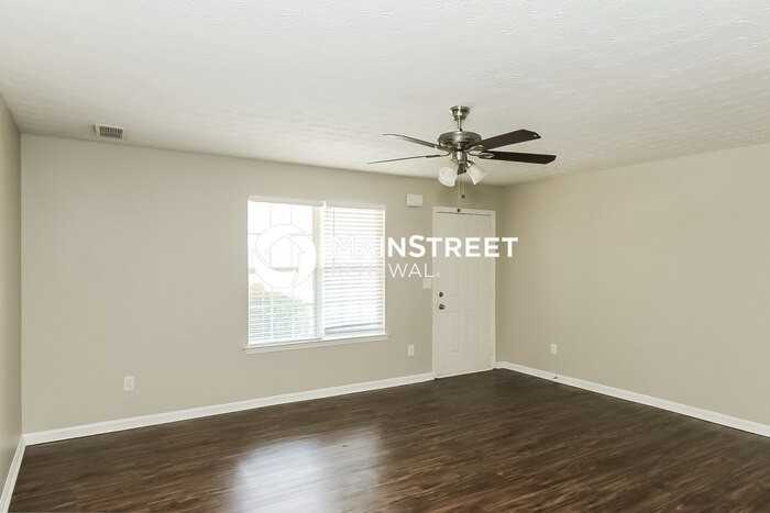 1588 Keystone Dr - Photo 4 of 17