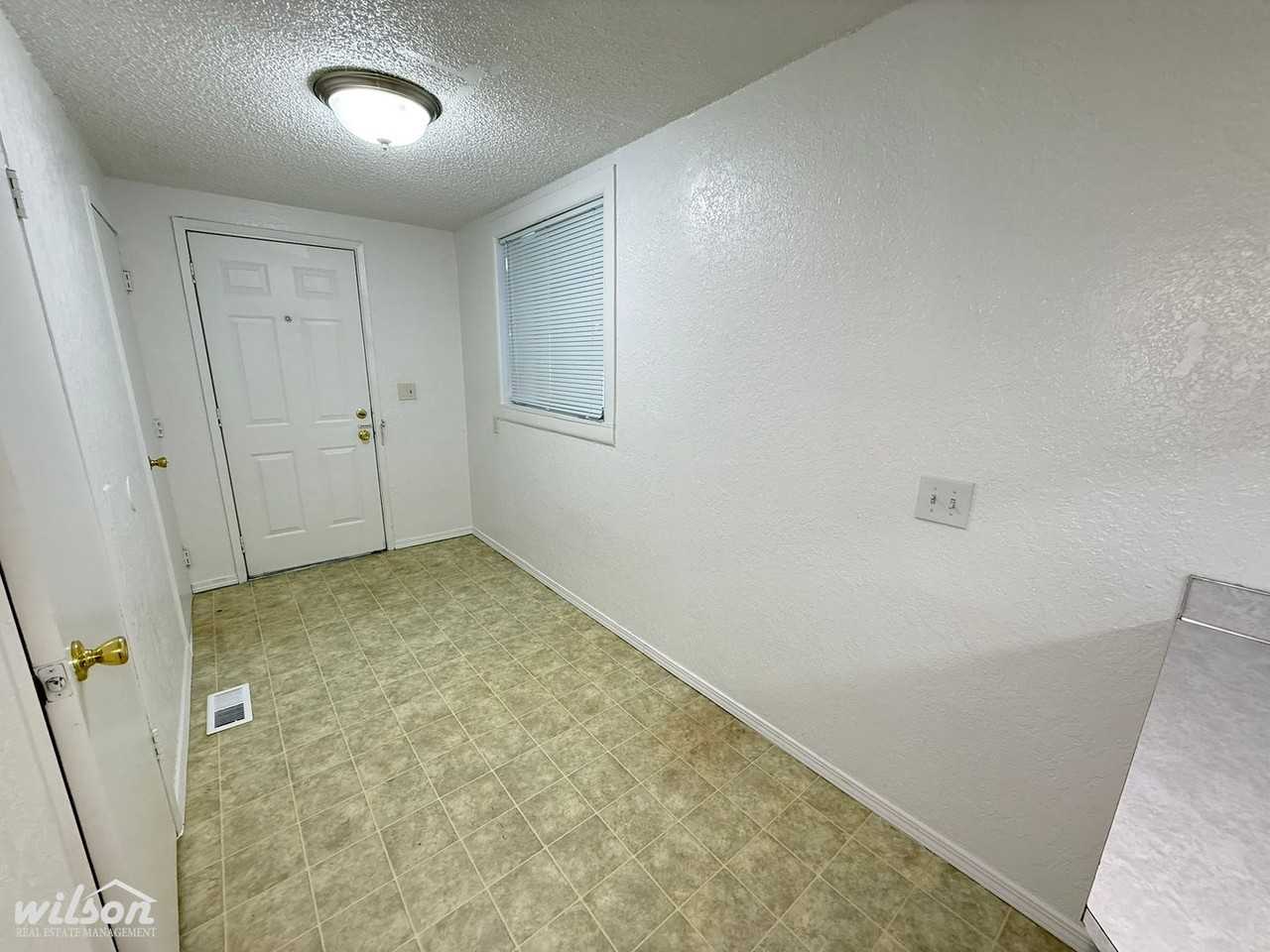 917 Fruitvale Blvd - Photo 4 of 33