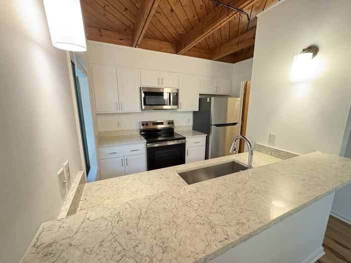 216 Greene St - Photo 4 of 17