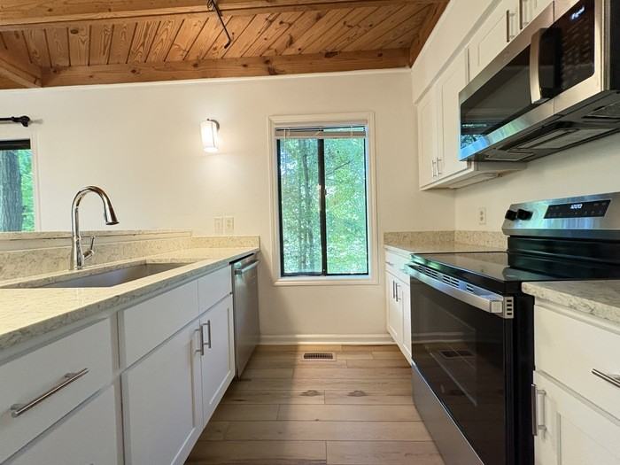 216 Greene St - Photo 5 of 17