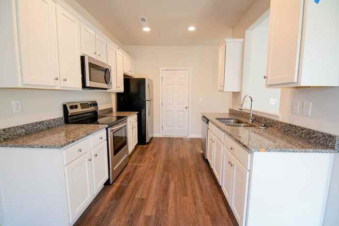 309 E 6th St #B - Photo 2 of 10