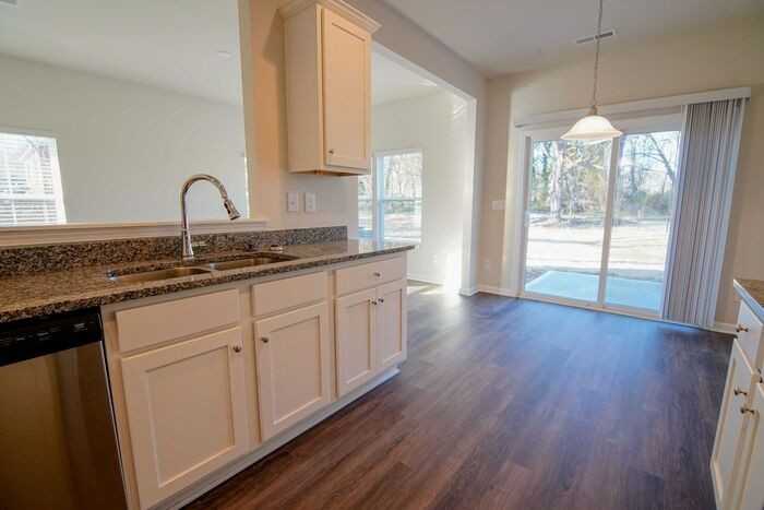 309 E 6th St #B - Photo 4 of 10