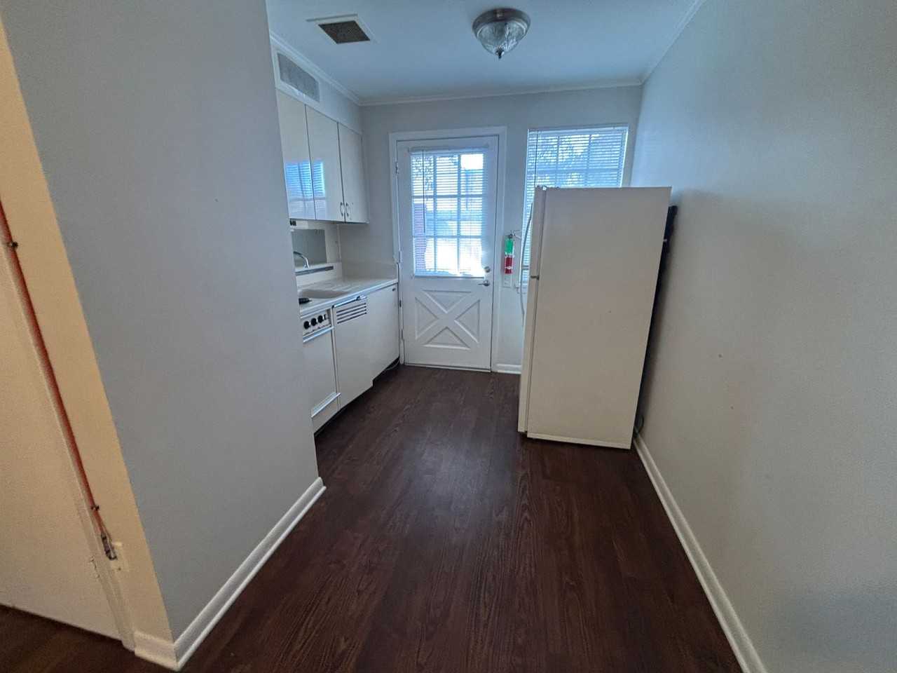 The Evangeline Apartments - Photo 3 of 12