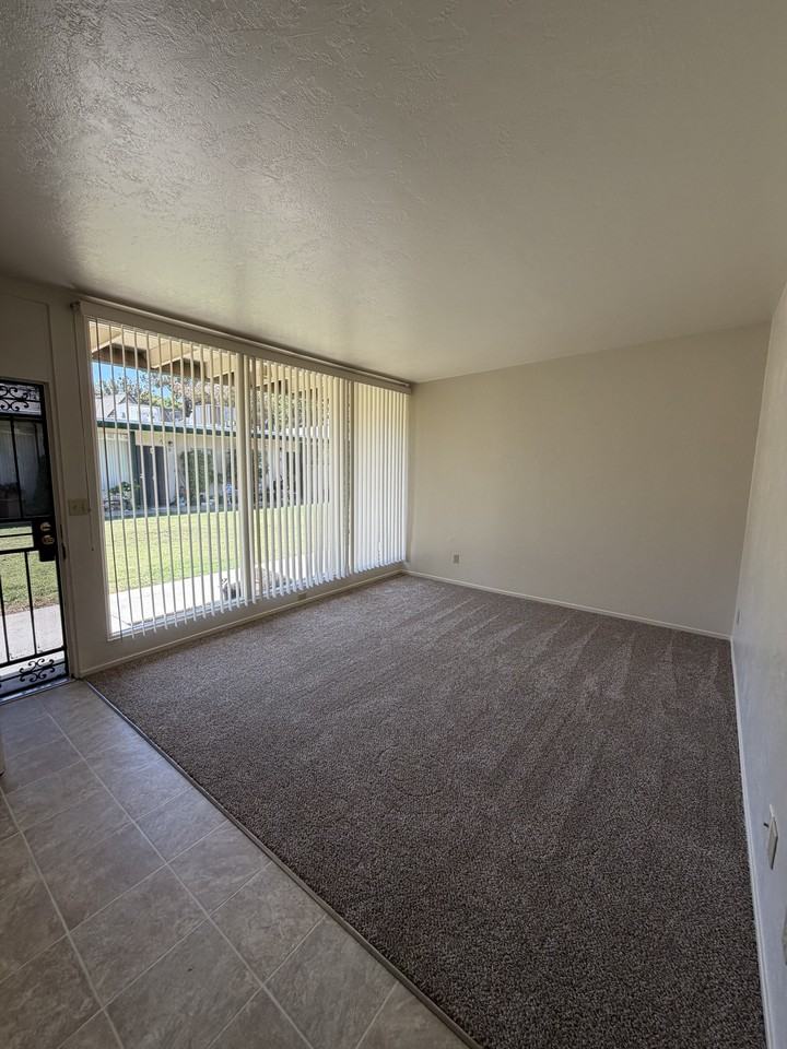 602 S Court St #B - Photo 2 of 9