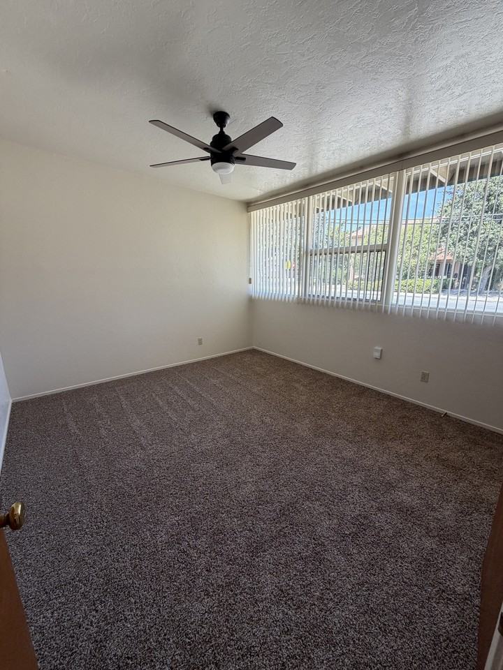 602 S Court St #B - Photo 5 of 9
