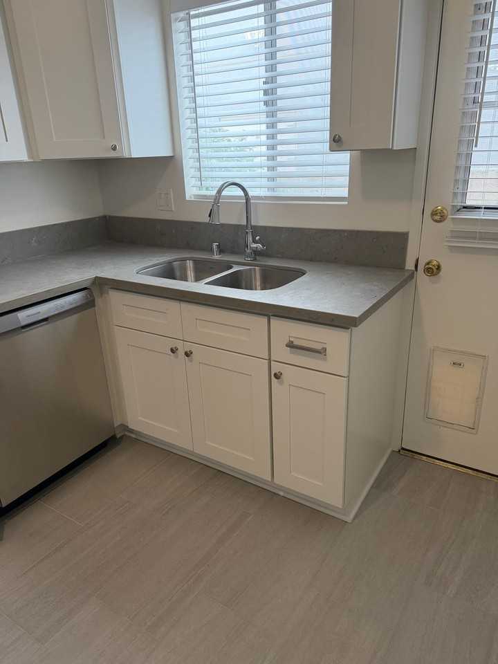 2221 Curtis Ave #4 - Photo 3 of 13