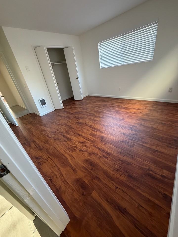 2221 Curtis Ave #4 - Photo 5 of 13