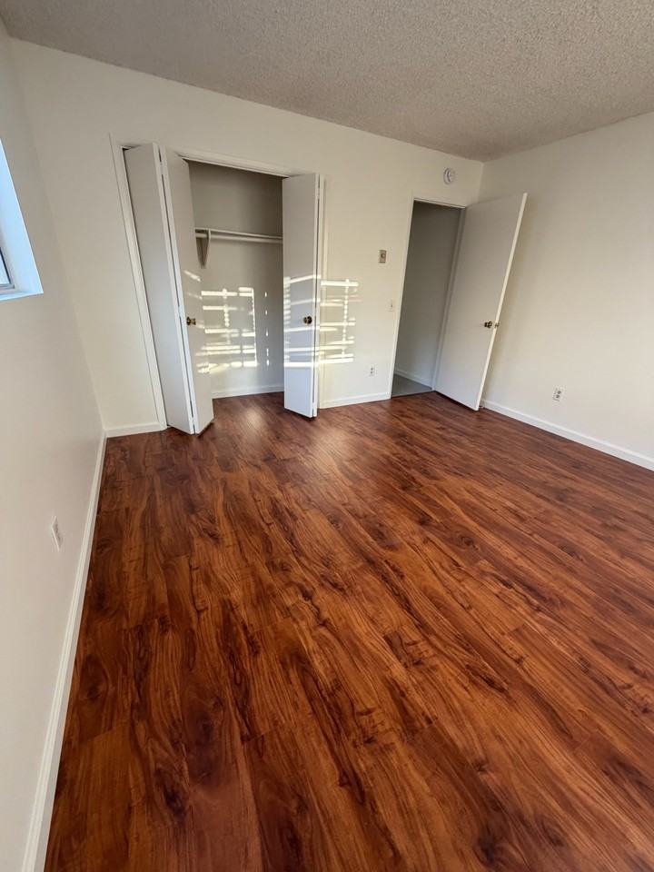 2221 Curtis Ave #4 - Photo 7 of 13