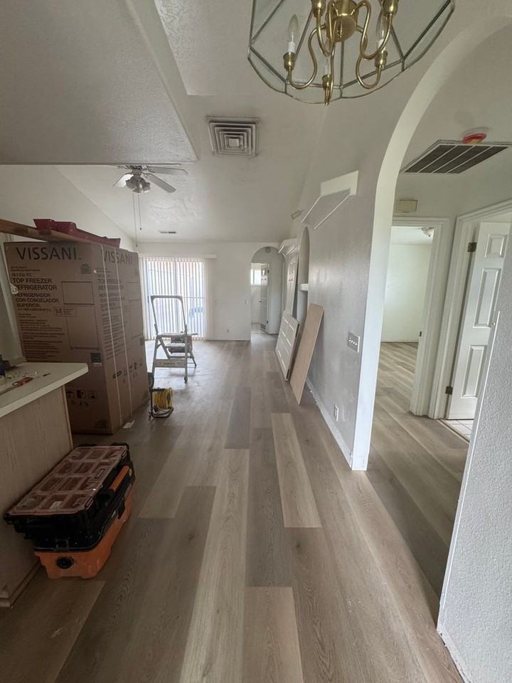 585 S 225 W - Photo 2 of 16