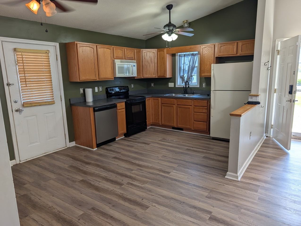1454 Anderson St #NA - Photo 3 of 11