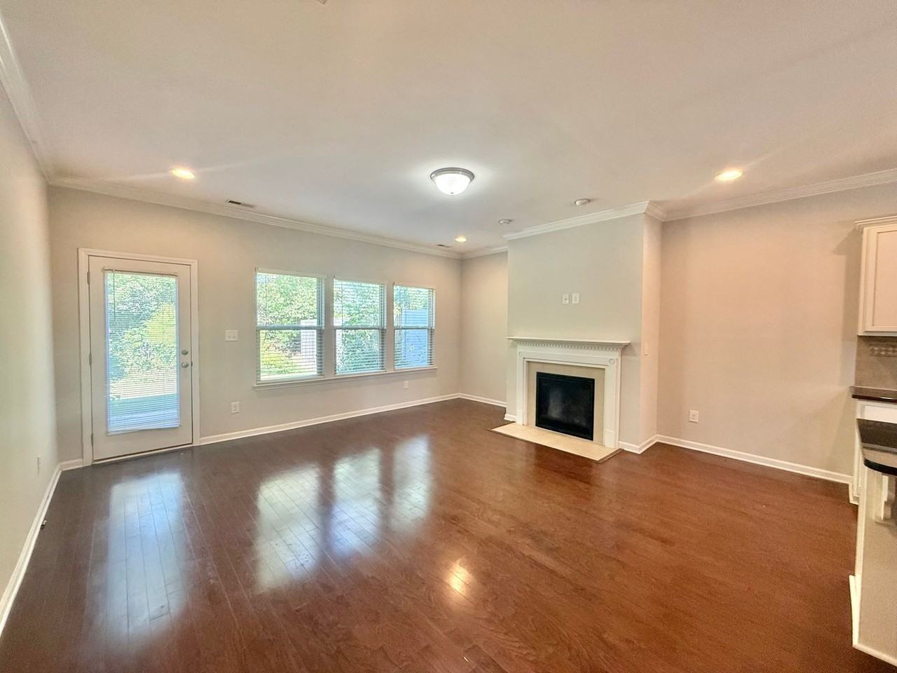 310 Princess Pl - Photo 2 of 34