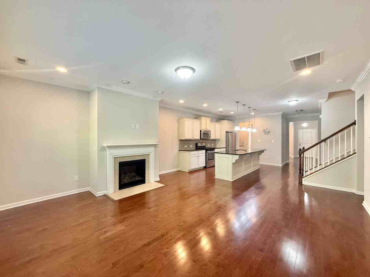 310 Princess Pl - Photo 3 of 34