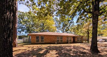 featured image of 10 Clay Ave