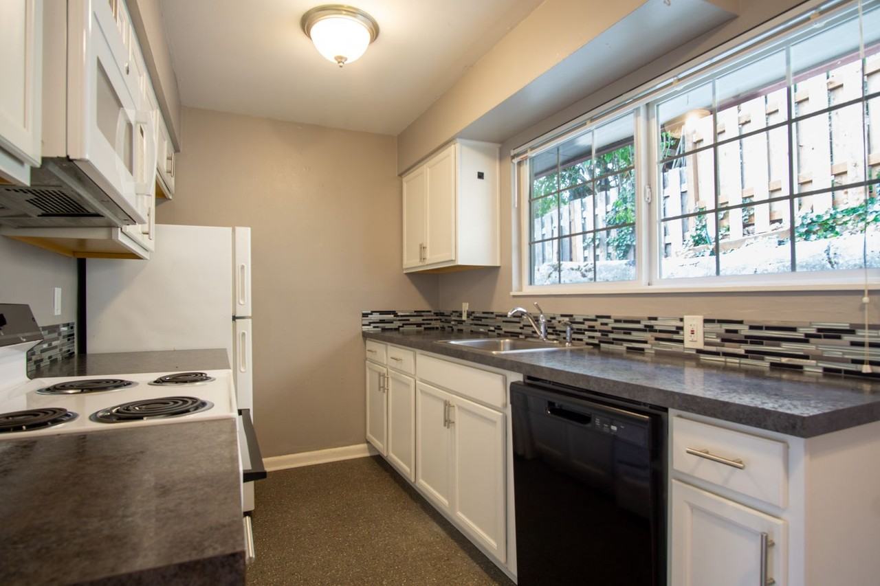 5025 S Corbett Ave #15 - Photo 2 of 20