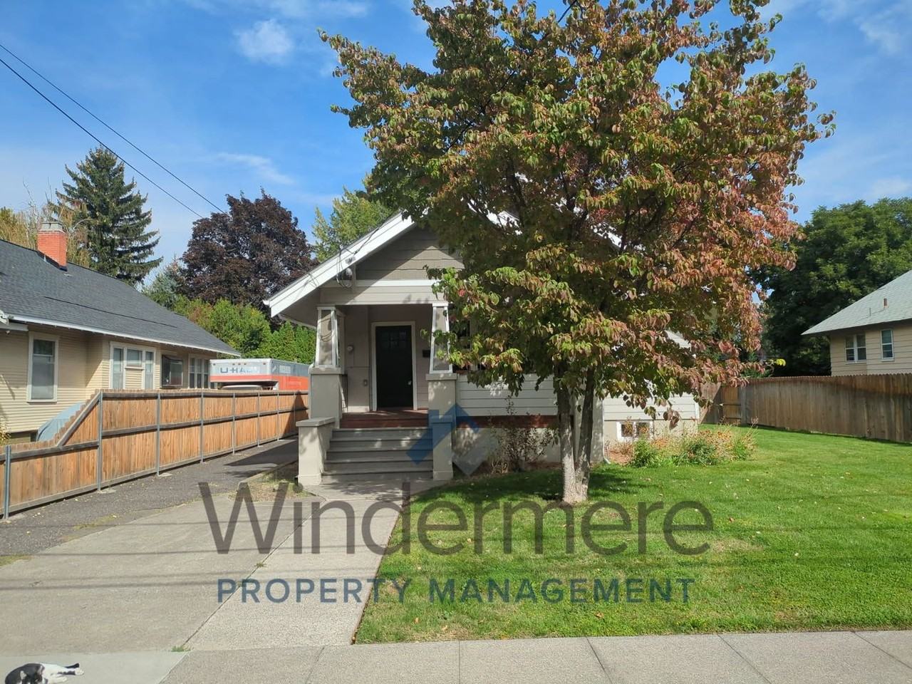 609 Pleasant St - Photo 4 of 36